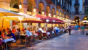 Plaça Reial di notte