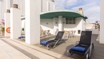 Piscine et solarium sur le toit